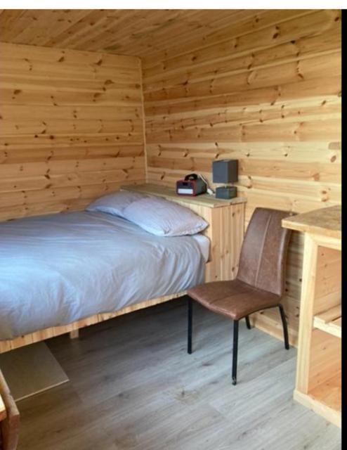 Hotel Off Grid Shepherds Hut Llansilin Exterior foto